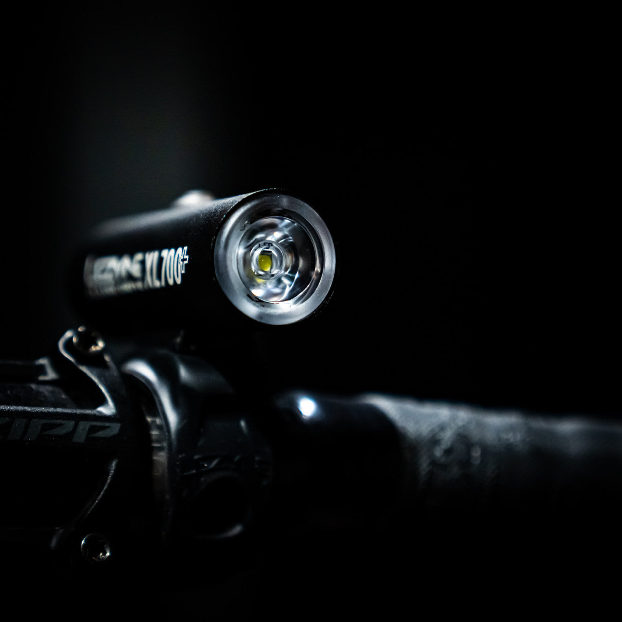 Lezyne predné LED svetlo CLASSIC DRIVE XL 700+-4